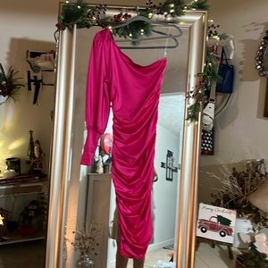 Dressbarn, body con sheared, sides, one shoulder with sleeve, fuchsia s/L